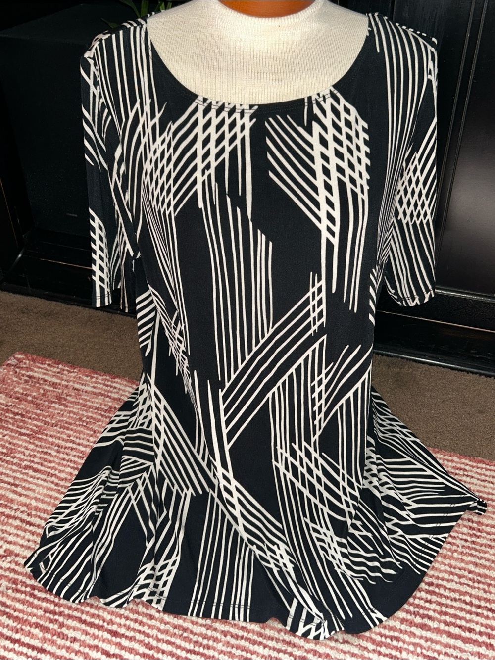Dana Buchman top. Stretchy.